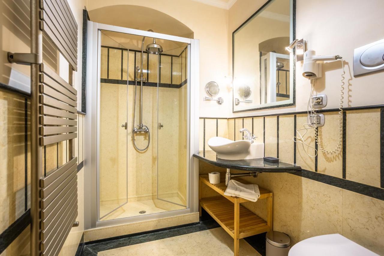 Luxury Inn Opera Rome Exterior photo