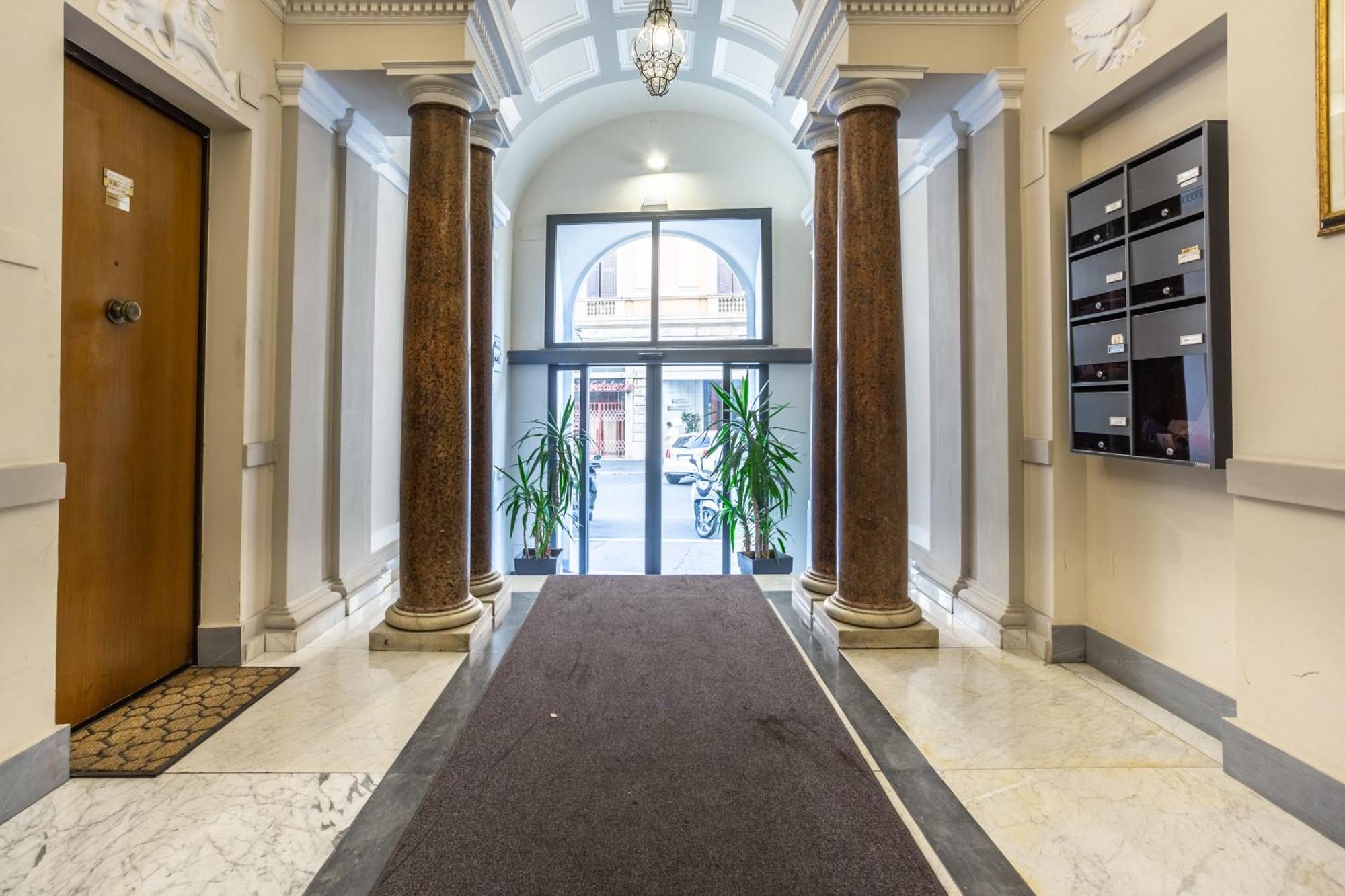 Luxury Inn Opera Rome Exterior photo