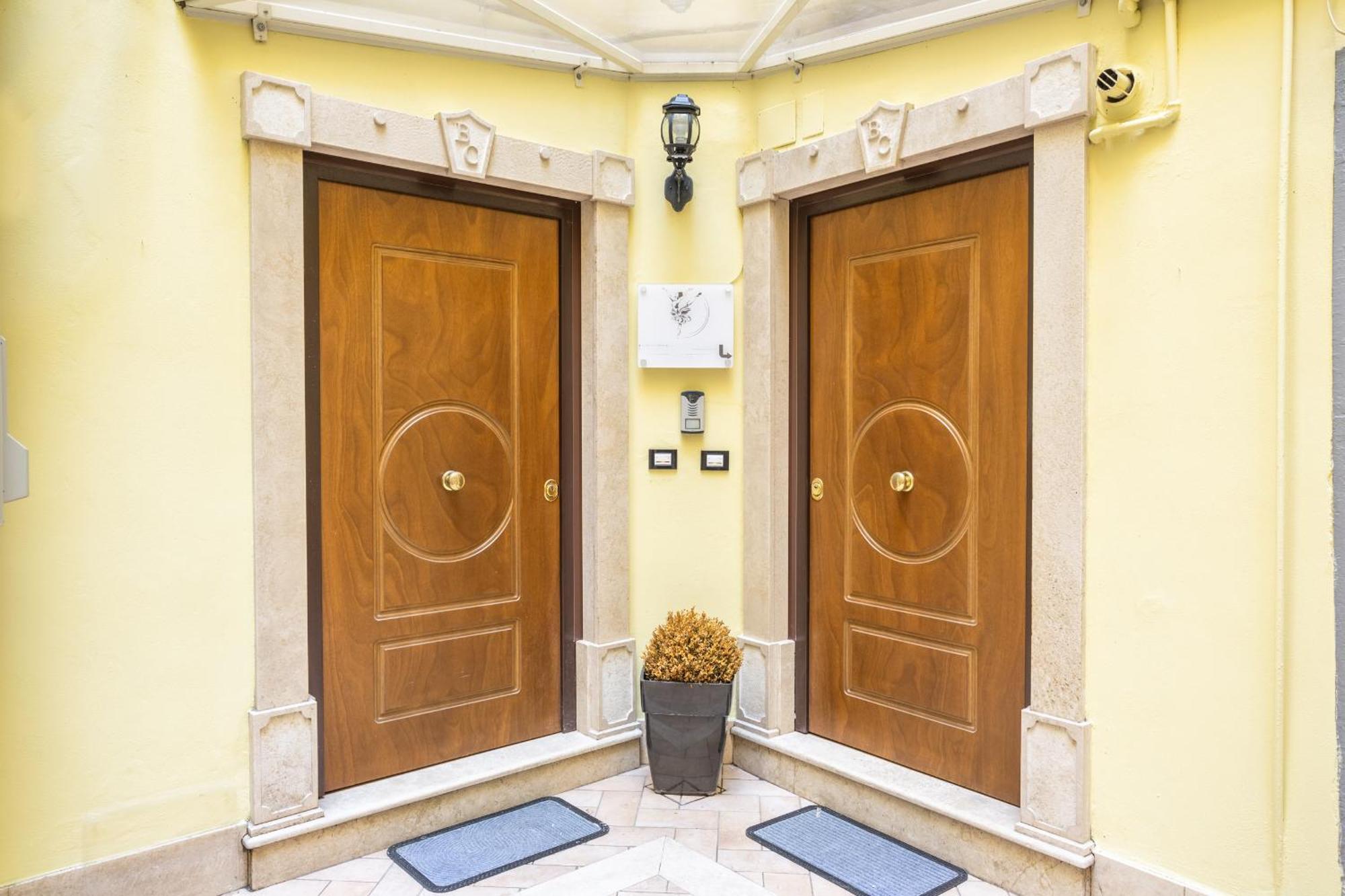 Luxury Inn Opera Rome Exterior photo