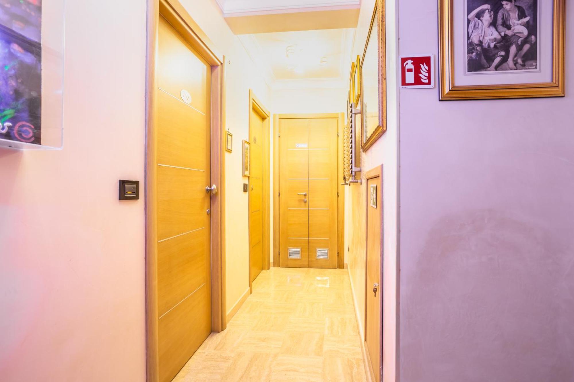 Luxury Inn Opera Rome Exterior photo