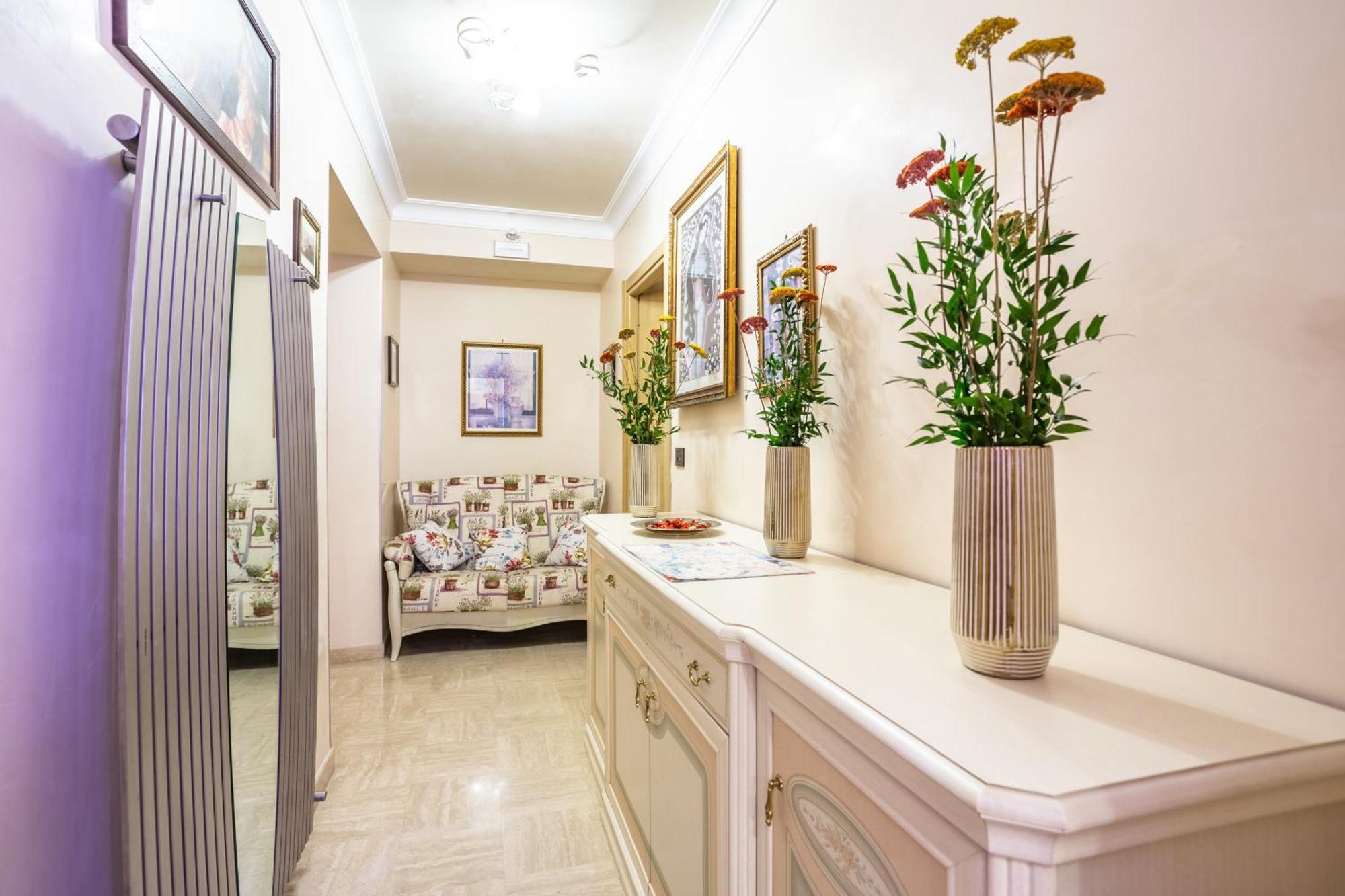 Luxury Inn Opera Rome Exterior photo