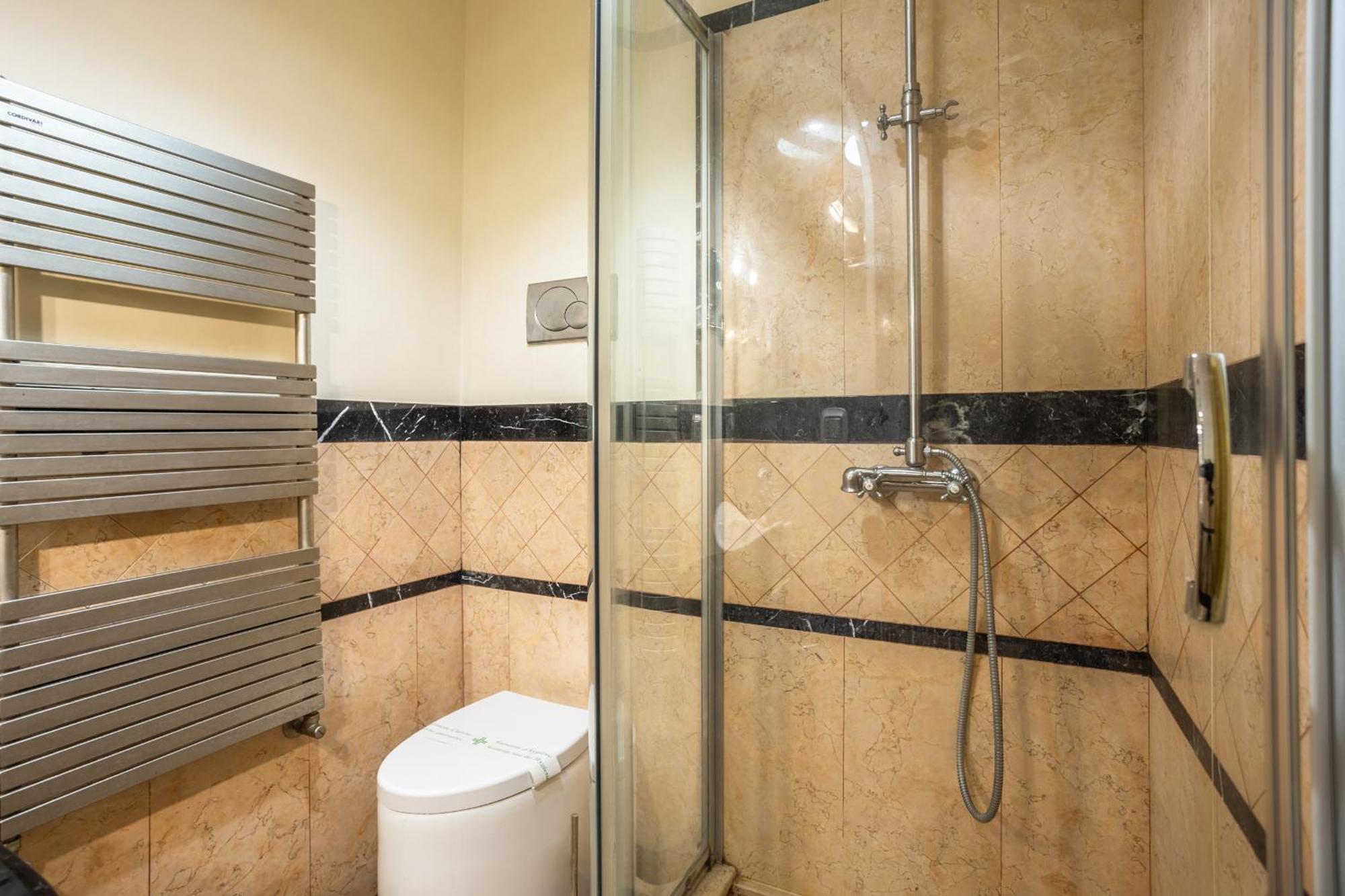Luxury Inn Opera Rome Exterior photo