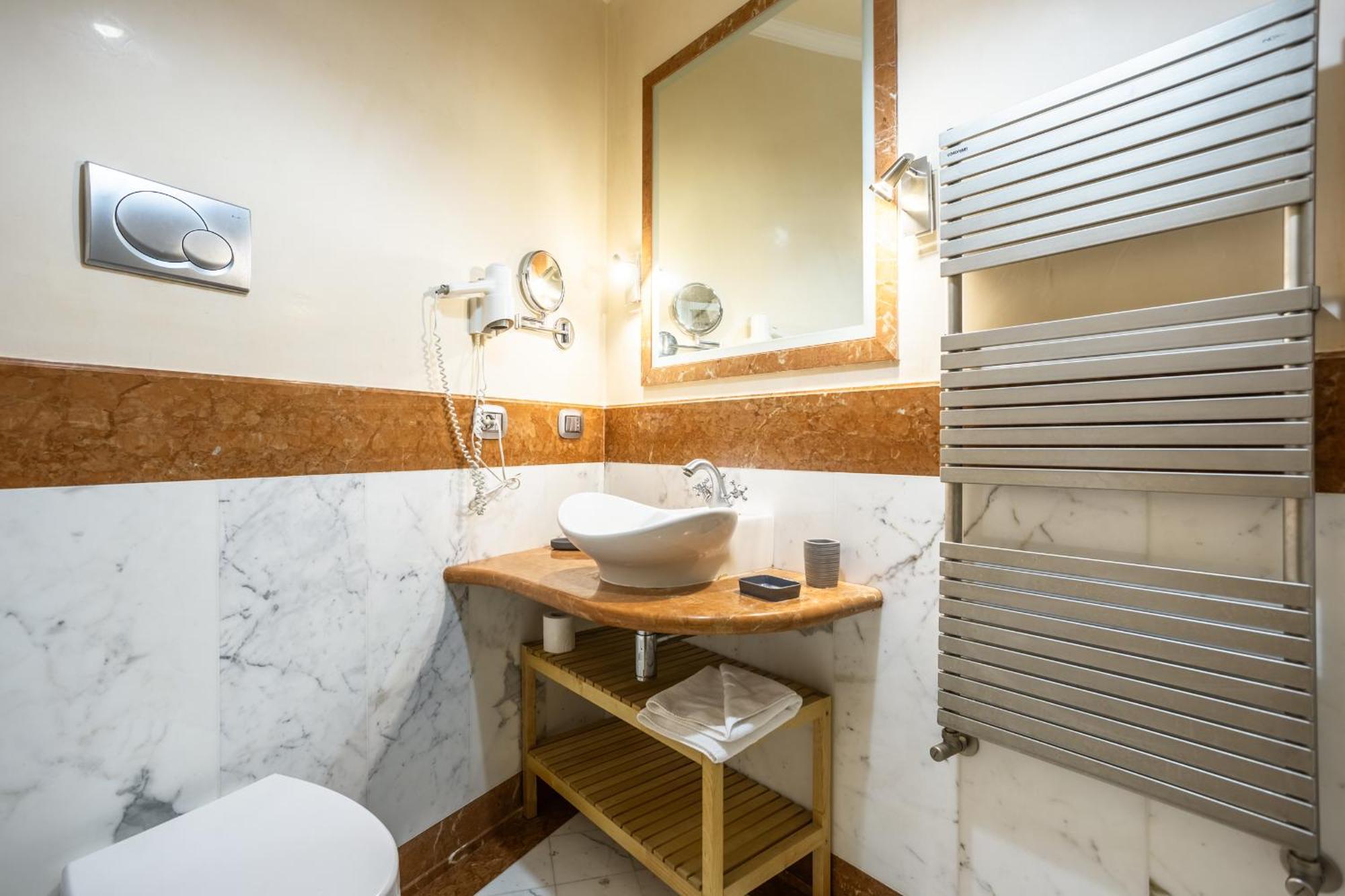 Luxury Inn Opera Rome Exterior photo